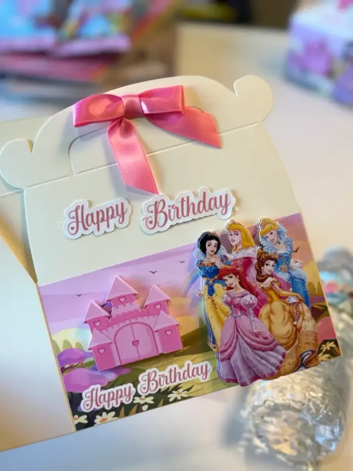 Caja de fiesta de Princesas personalizada realizada por POP
