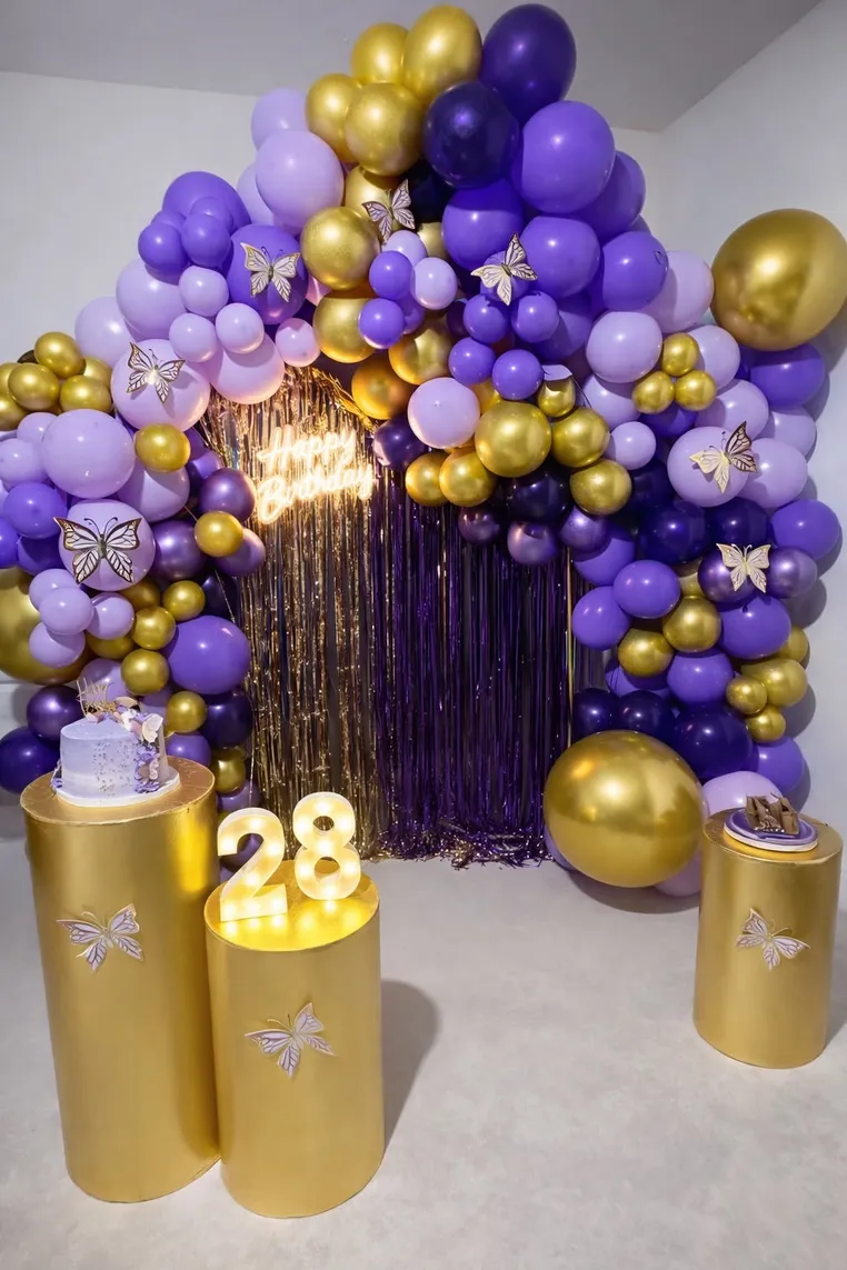 Decoración morado y dorado