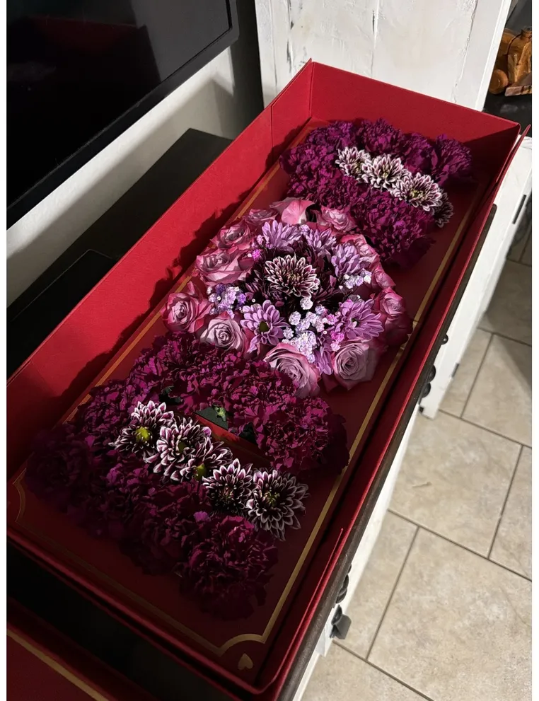 Caja floral natural en tonos morados