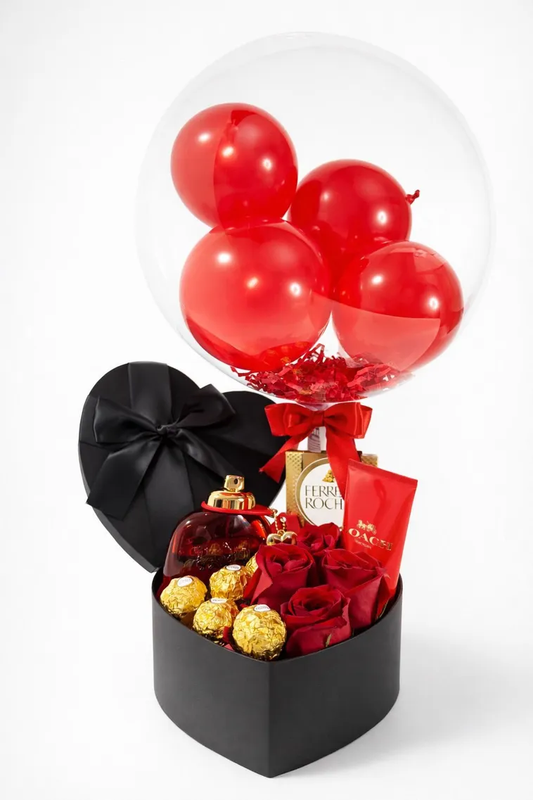 Caja negra con globos y chocolates