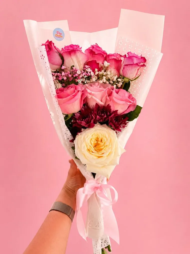 Ramo de rosas rosadas y blancas