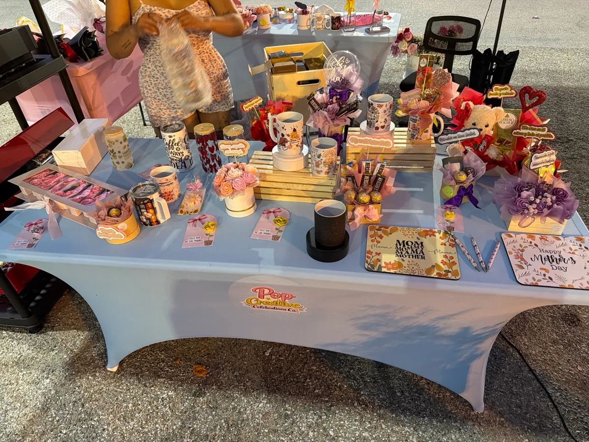 Mesa de POP montada en un evento